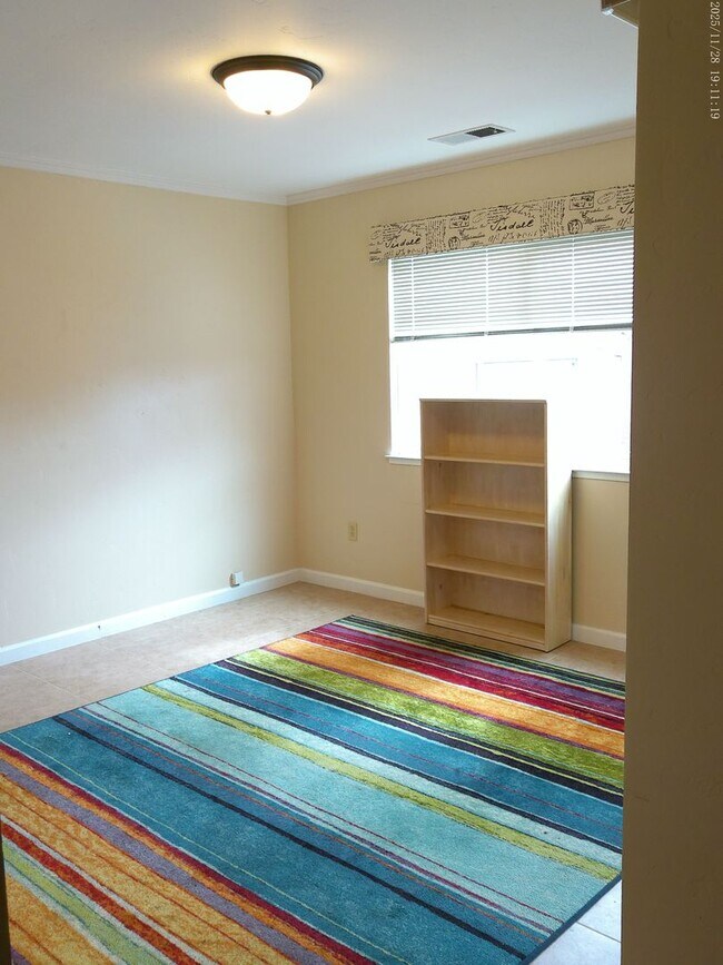 Foto del edificio - 726 Almond Dr