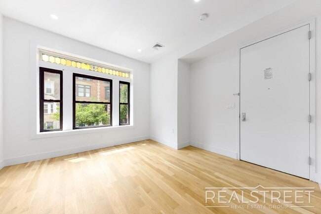 Building Photo - Stunning Brand New 2 Bed 2 Bath in Historic Crown Heights Townhouse