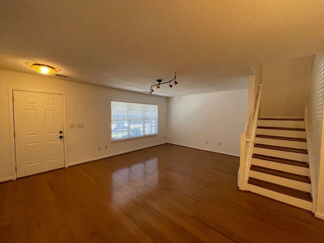 Building Photo - Gorgeous property is a MUST!