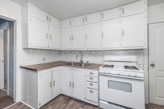 Building Photo - 719 Davis St