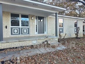 Building Photo - 109 S Longfield Ave