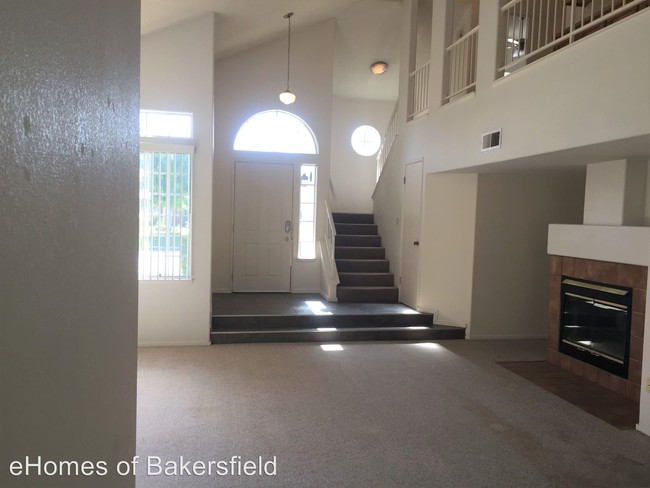 Building Photo - 3 br, 2.5 bath House - 1005 Sand Creek Dr