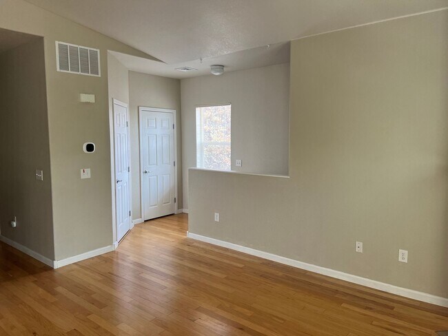 Foto del edificio - Fantastic 2 bedroom Condo Avail NOW
