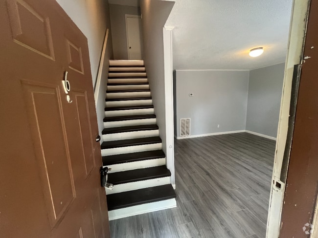 Building Photo - 147 Woodland Dr