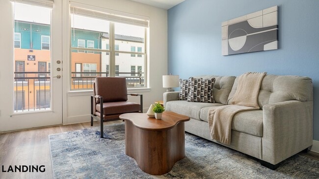 Foto del edificio - 6525 Ed Bluestein Blvd