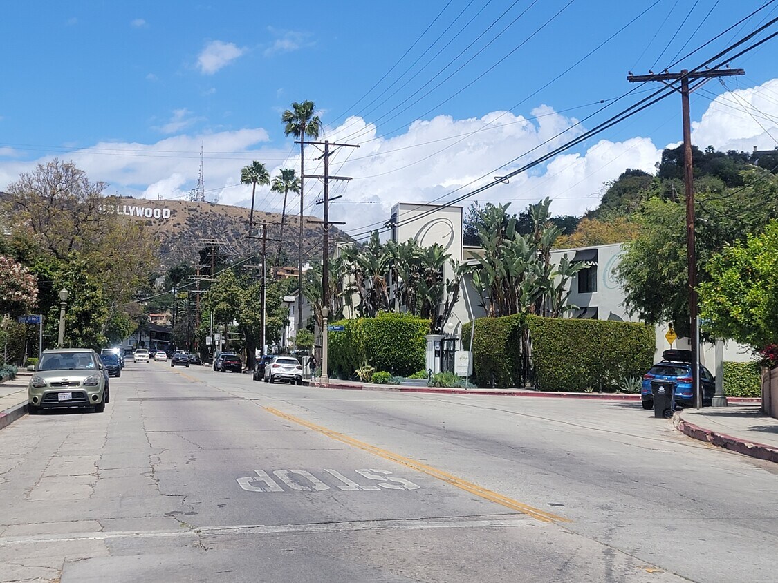 2500 N Beachwood Dr Unit 3, Los Angeles, CA 90068 Apartments in Los