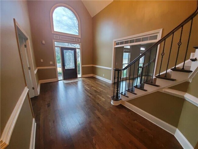 Building Photo - 12175 Magnolia Cir