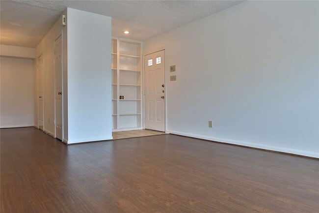 Building Photo - 1311 Antoine Dr