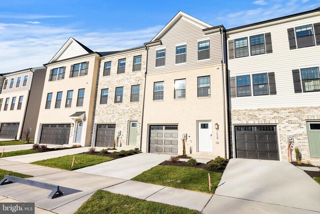 Building Photo - 7430 Fern Gully Way