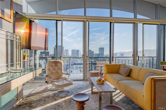 Foto del edificio - 1155 N Brand Blvd