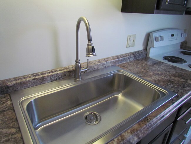 Building Photo - 225 E Findlay St