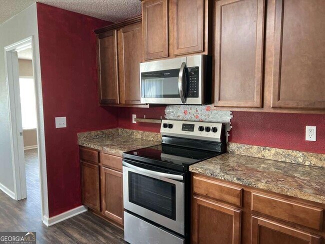 Building Photo - 204 Waters Edge Dr
