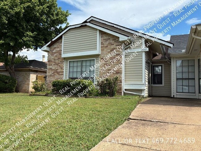 Photo - 2402 Sunflower Dr- House