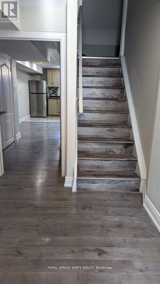 Building Photo - 5952 Chalfont Crescent