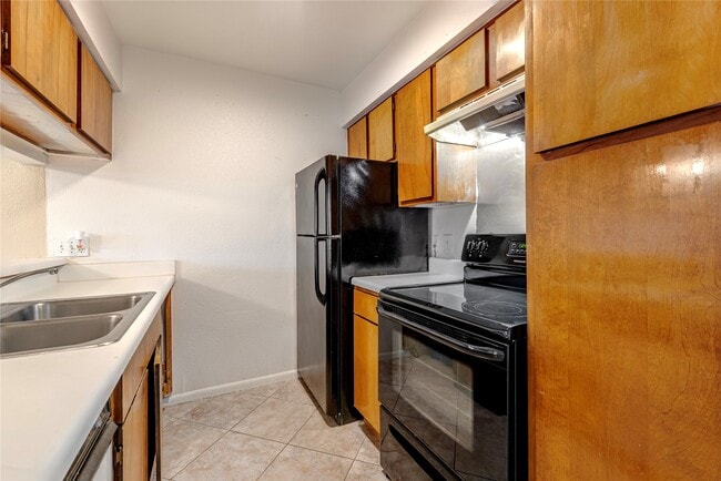 Building Photo - 3005 Walnut Bend Ln