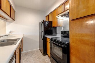 Building Photo - 3005 Walnut Bend Ln