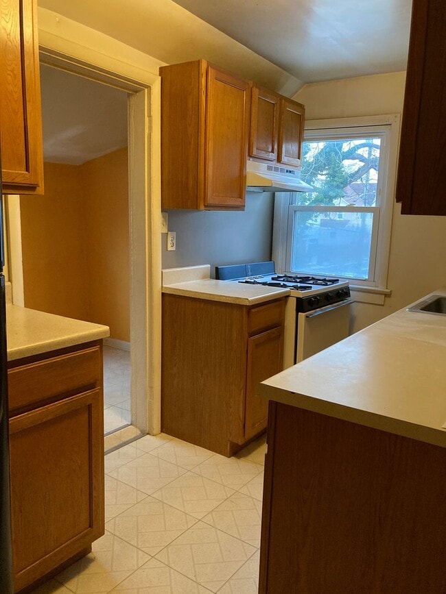 Building Photo - 1 Bedroom, 1 Bathroom Apartment In Havre d...