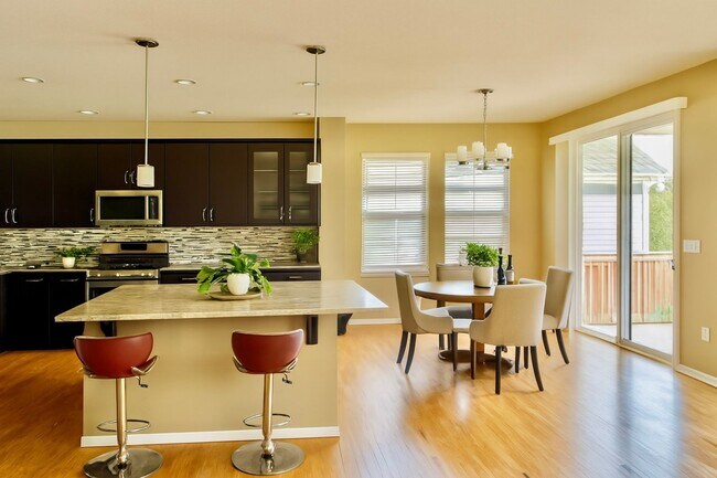 Foto del edificio - Spacious 4B/4B with Finished Basement Now Available in Lafayette! Great Location!