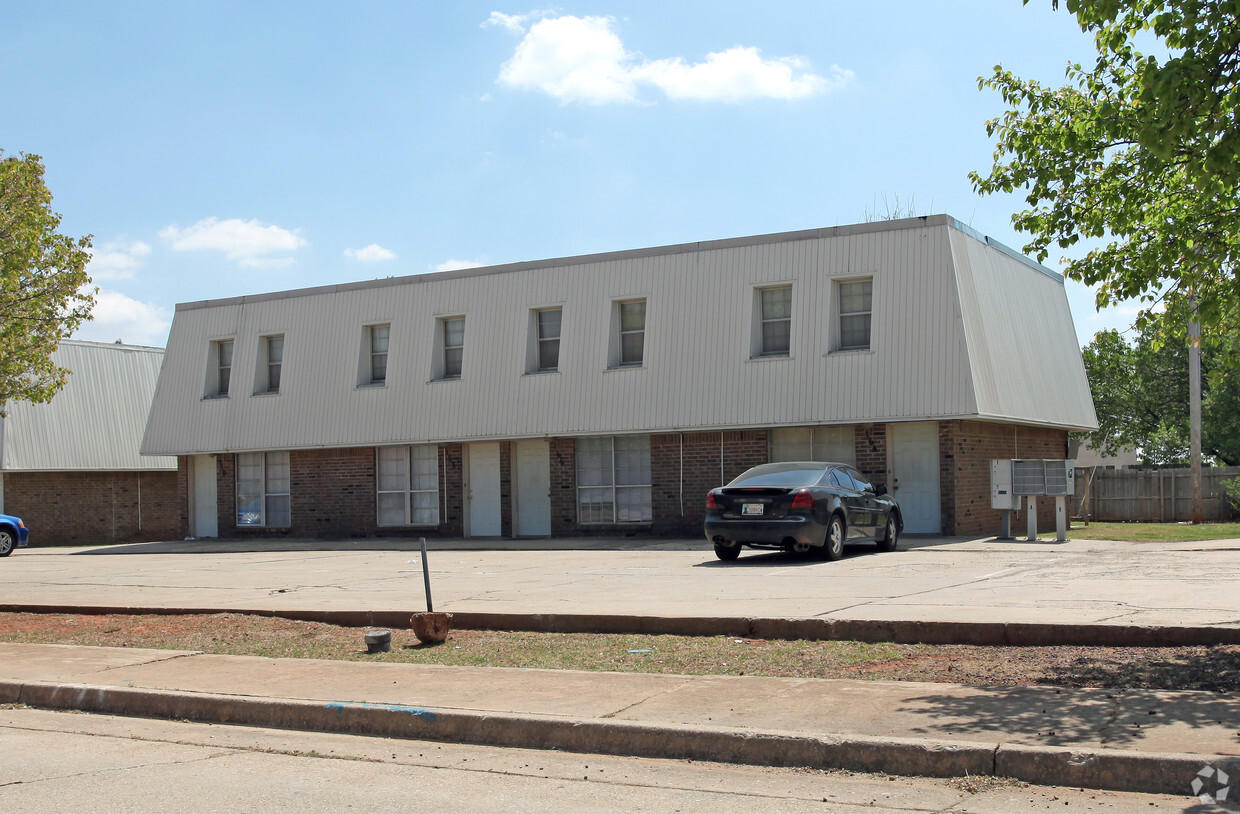 Building Photo - Boulevard Town Homes