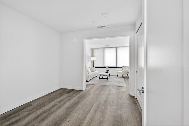 Building Photo - 700 Roeder Rd