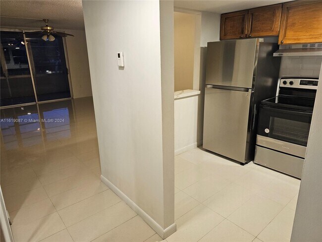 Foto del edificio - 6850 Royal Palm Blvd