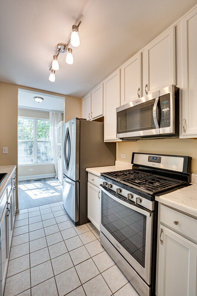 Building Photo - 2855 Vernal Ln