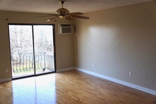Foto del edificio - 59 Highland Glen Dr