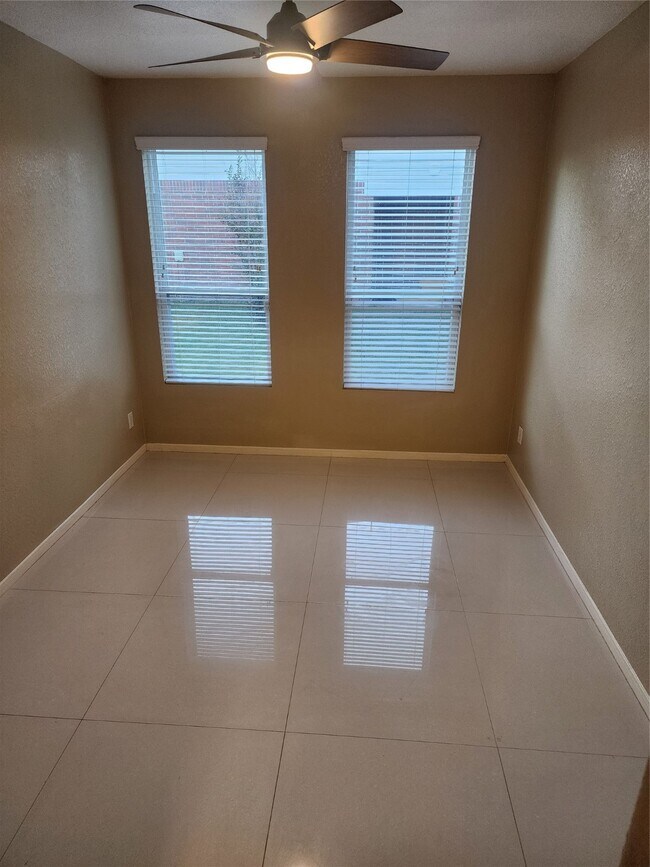 Foto del edificio - 19215 Brook Village Rd