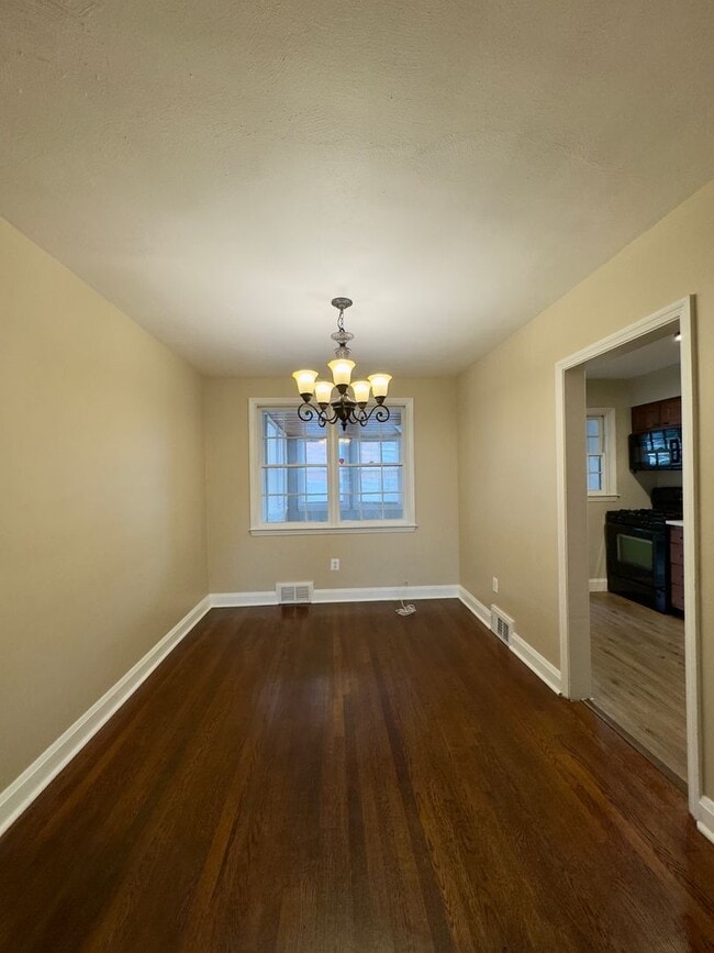 Building Photo - Charming 3 Bedroom/1.5 Bathroom in Parkville, MD!