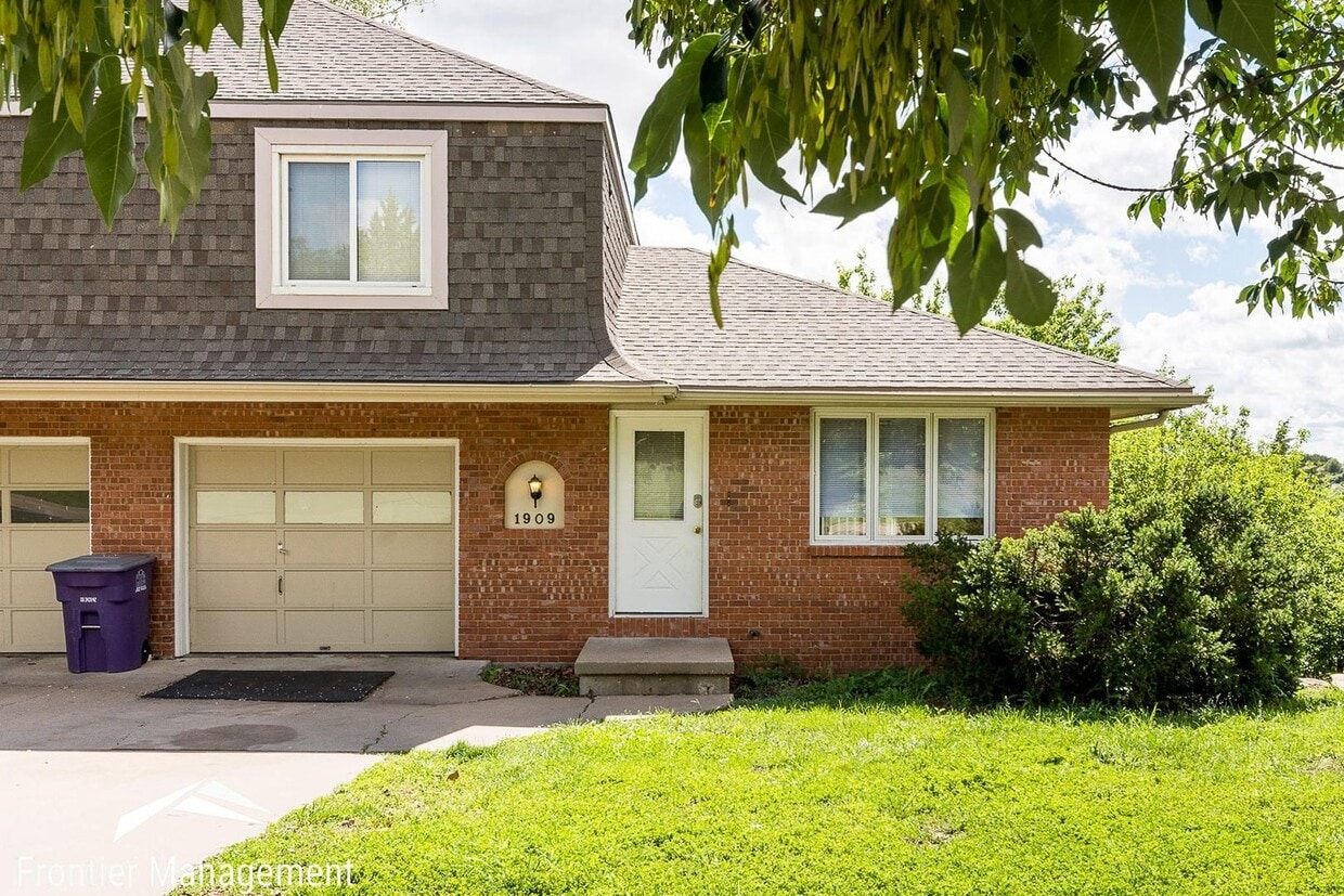 Foto principal - Beautiful 2 Bedroom Duplex located in West Manhattan!