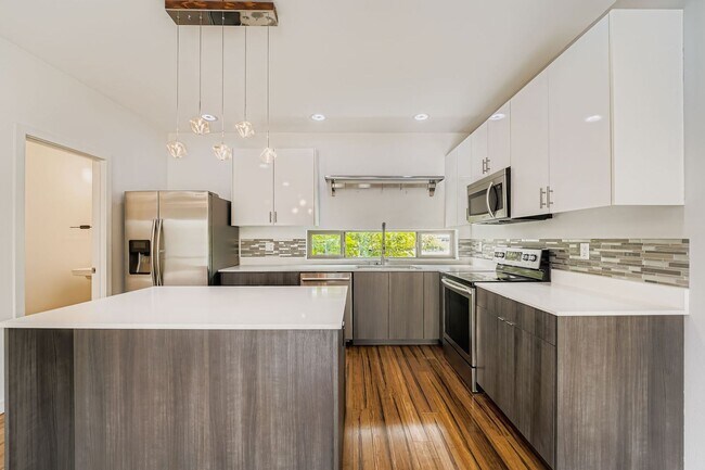 Foto del edificio - Modern 2-Bed, 2-Bath Townhome with Air-Conditioning in Rainier Beach