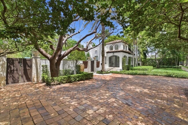 Building Photo - 1615 Monroe St