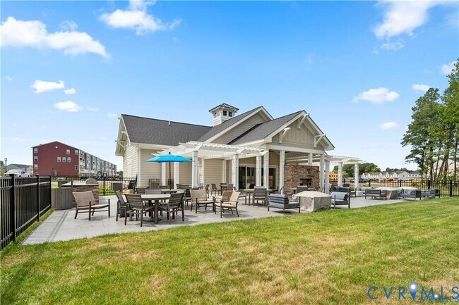 Foto del edificio - 467 Burden Dr