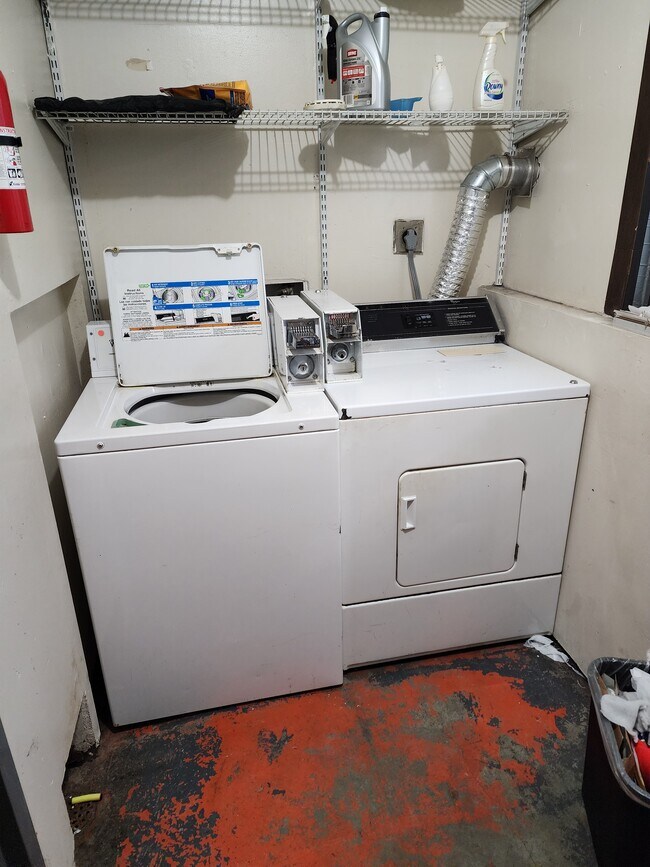 lavadero - 1032 E 12th Ave