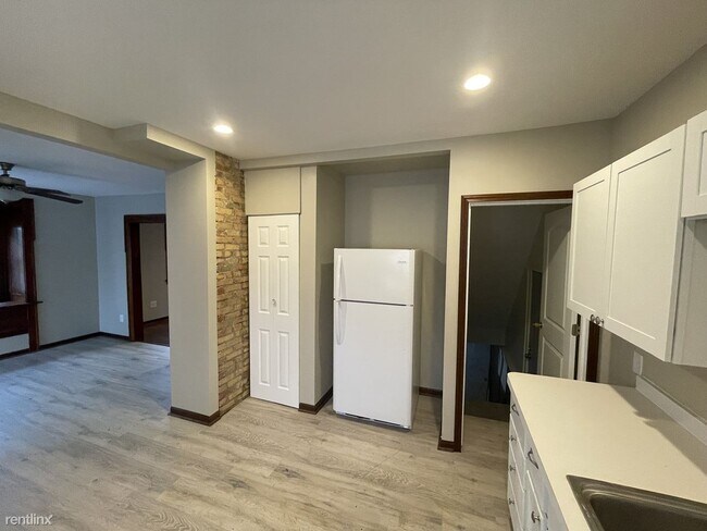 Building Photo - 3 br, 1 bath House - 925 S Holmes St