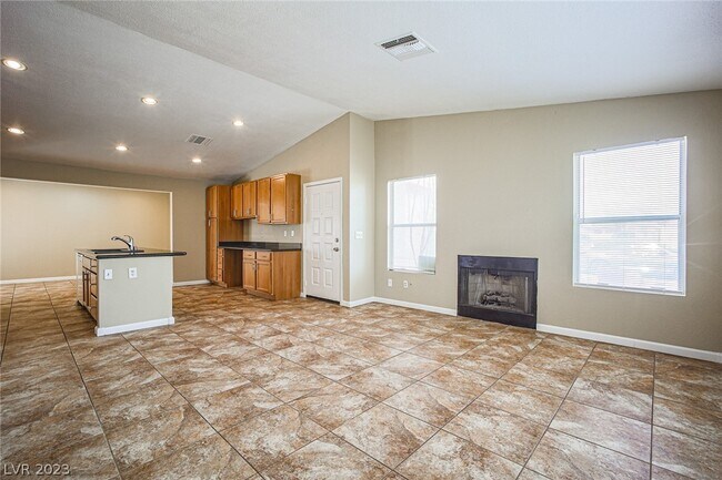 Building Photo - 3733 E Northern Light Dr