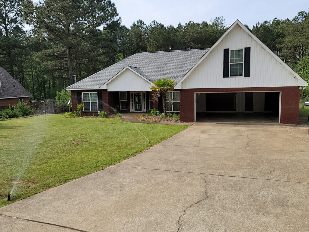 Manicured lawn - 149 Rose Anne Loop