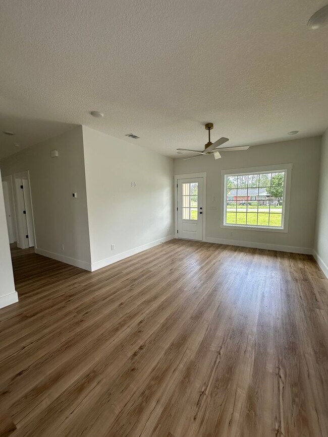 Foto del edificio - 3 Bed 2 Bath New Construction Home