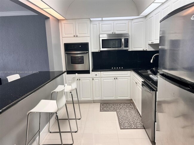 Foto del edificio - 19380 Collins Ave