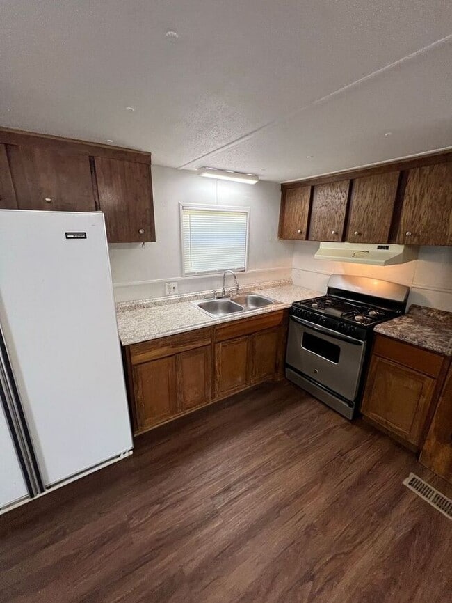 Building Photo - Bright & Spacious 2-Bedroom Mobile Home with Open Floor Plan