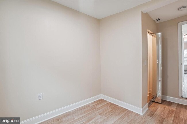 Building Photo - 3736 Beach Dr Blvd
