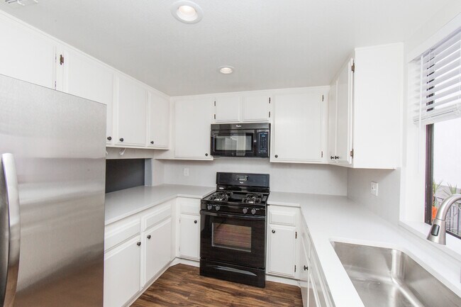 Building Photo - 4821 Riverton Ave
