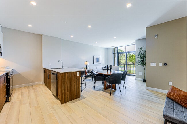 Building Photo - Queensland Apartments