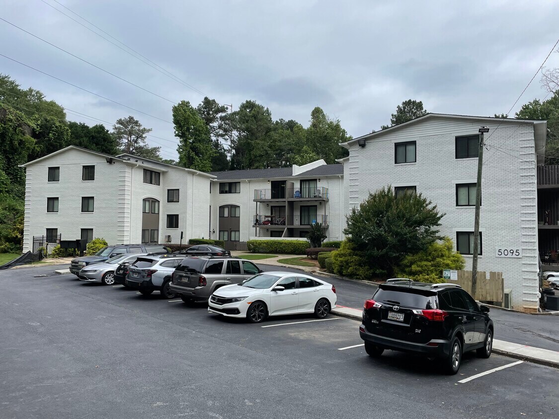 5095 Roswell Rd Unit 105, Sandy Springs, GA 30342 Condo for Rent in