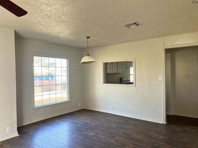 Building Photo - 405 E Spring St