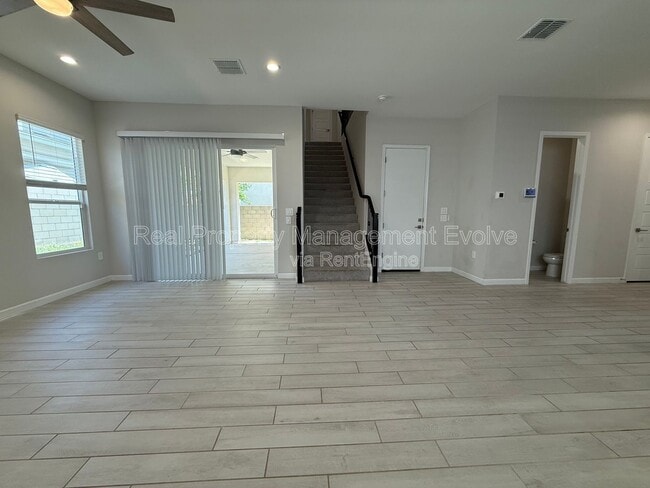 Building Photo - 5118 E Anderson Dr