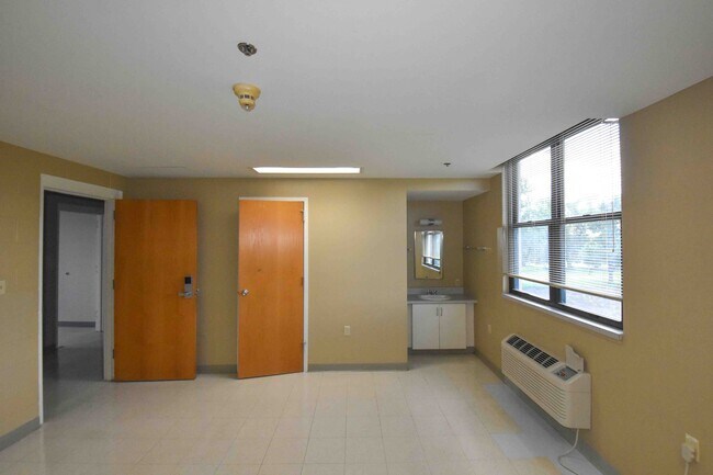 Foto del edificio - 1640 W 7th St