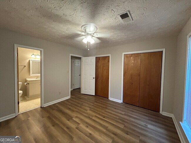 Building Photo - 115 Meadowbrook Ct