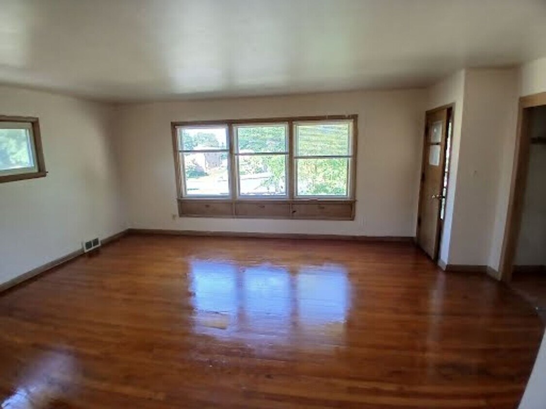 Foto del edificio - 4421-23 N 76th St