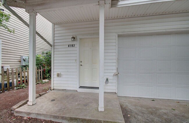 Foto del edificio - Charming 3bd, 2ba townhome in Bagley Downs...